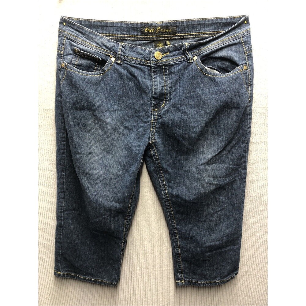 Out Jeans Women’s Capri Shorts Size 12 Medium Wash